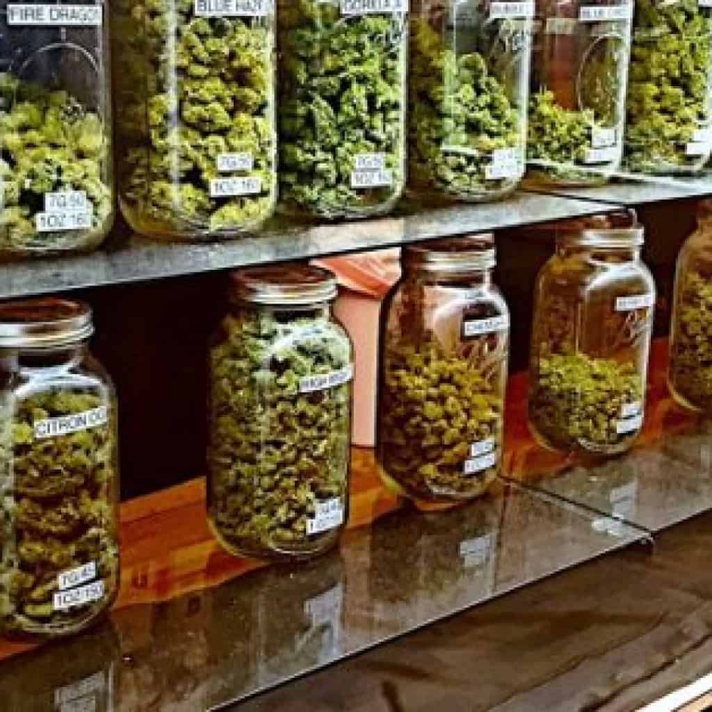 צנצנות קנאביס חוקי, לוס אנג'לס, קליפורניה