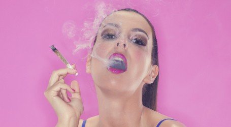 נשים וקנאביס