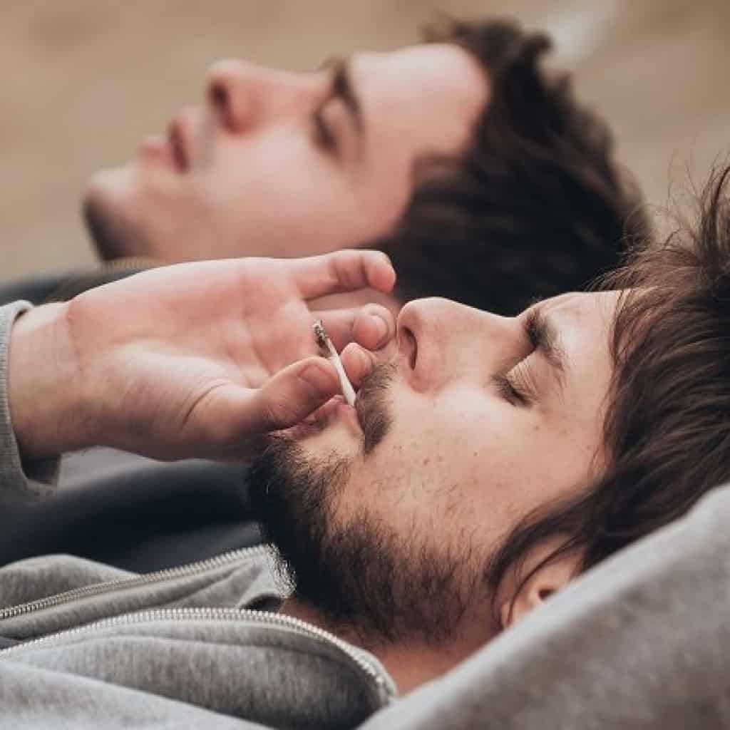 צריכת קנאביס לראשונה