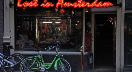 אין כניסה לתיירים – קופי שופס באמסטרדם ינהיגו סלקציה?